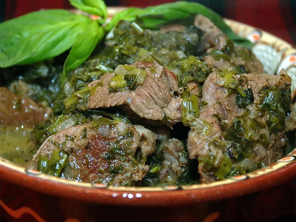 Любисток зелень сушеная_ Тушеное мясо с зеленым соусом